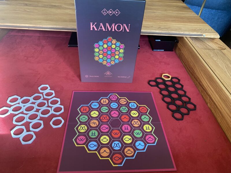 Présentation de la boîte et du matériel de Kamon