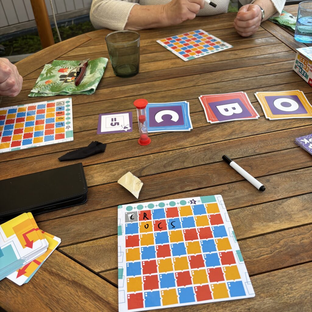 Ici j'ai respecté l'objectif de faire un mot de 5 lettres, j'ai utilisé deux fois le "C" et une fois le "O" qui est dans la bonne couleur. J'ai donc 4 +1+1+2 = 8 points