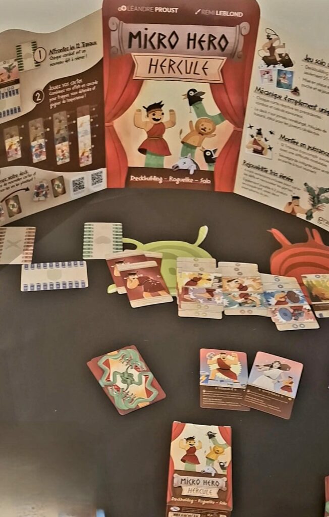 Micro héro Hercule, un deckbuilding solo