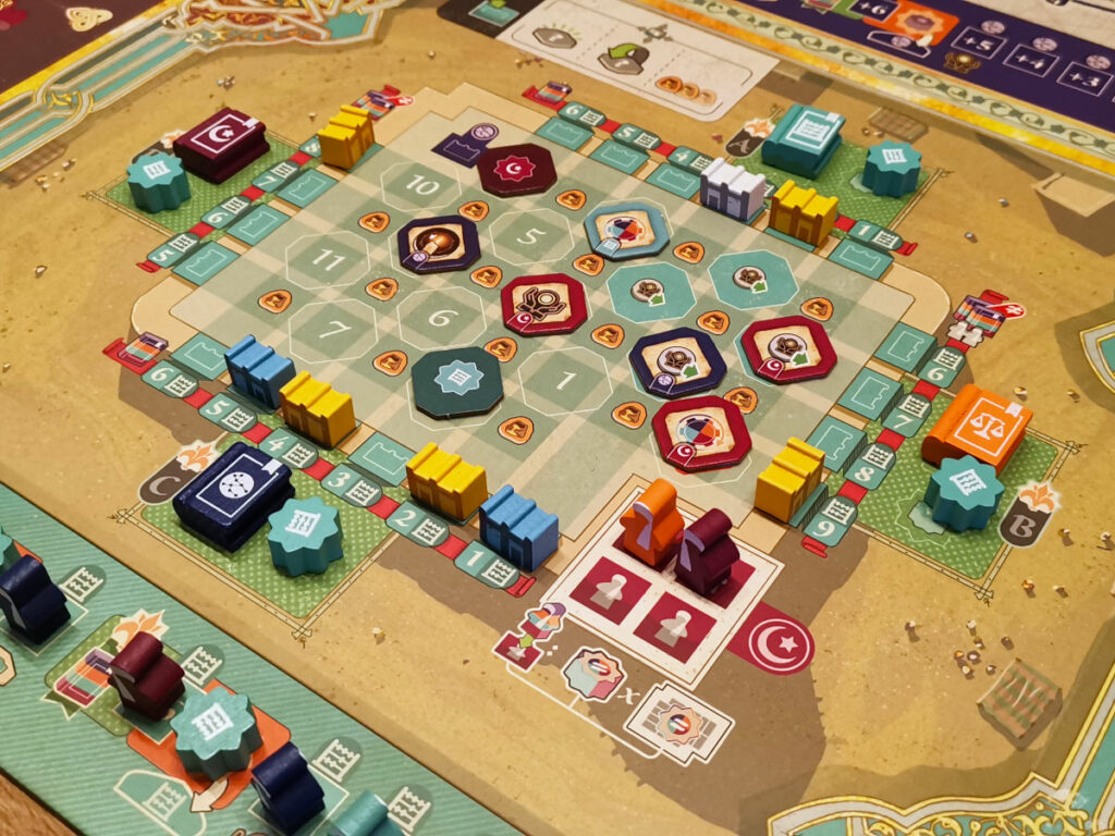 La zone Mathématique de Sankoré, avec les jetons Sankoré et les jetons Murailles des joueurs